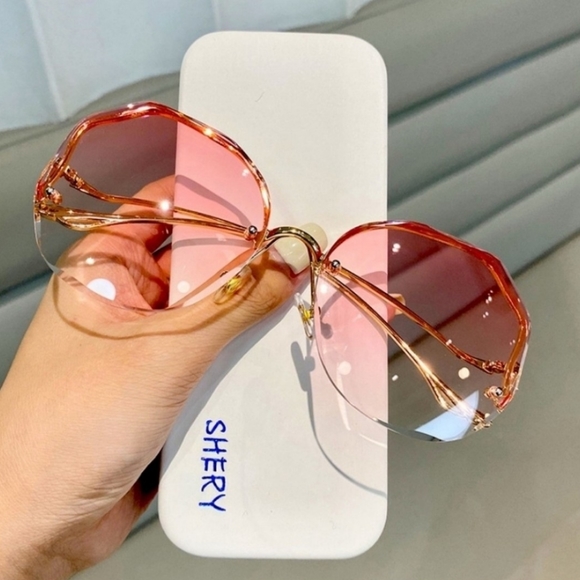 Accessories - ✨️Pink Gradient Oversized Sunglasses ✨️